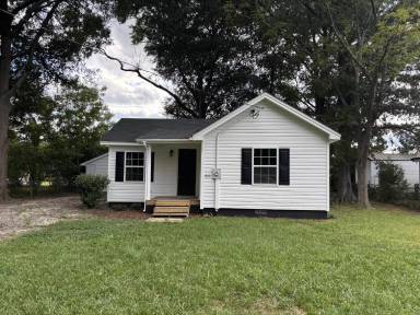 Main picture of 210 Circle Dr