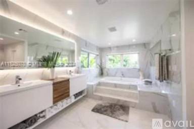 Main picture of 7125 Los Pinos Blvd