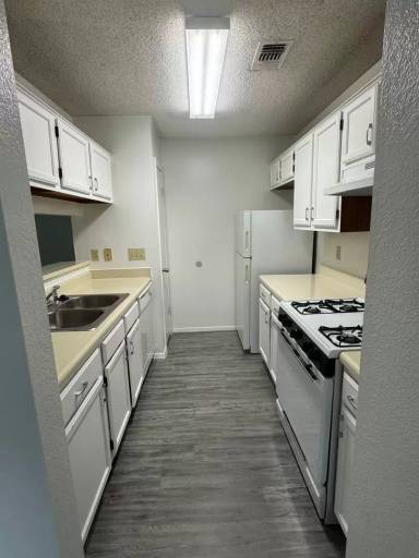 Main picture of 703 Greenlawn Blvd