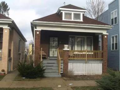 Main picture of 524 E 92nd St