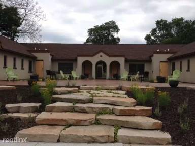 Main picture of 120 Eastern Ave SE