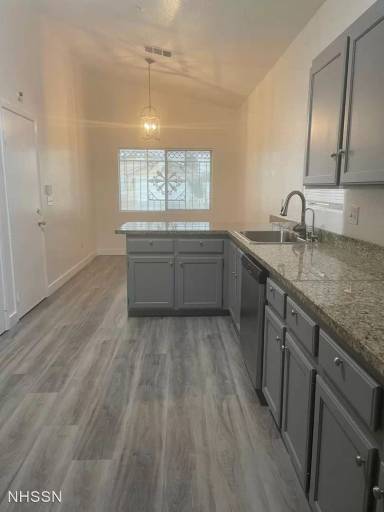 Main picture of 2219 Cambridge Elms St