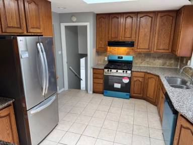 Main picture of 453 E 166th St