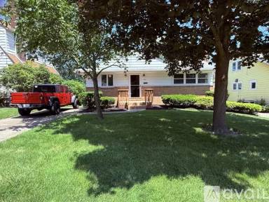 Main picture of 125 W Homestead St