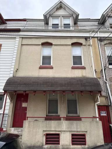 Main picture of 34 S Penn St