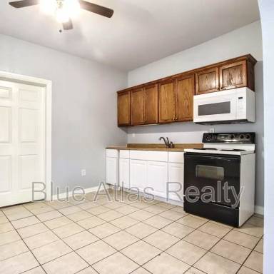 Main picture of 2937 S Adams St