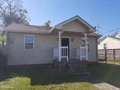 Main picture of 214 Oak Pl