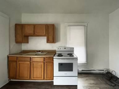 Main picture of 626 W Main St