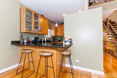 Main picture of 928 N Wood St