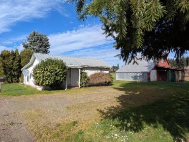 Main picture of 12995 NE Carl Rd