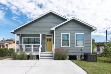 Main picture of 4730 Bell St