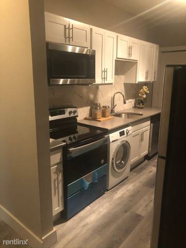 Main picture of 364 E 53rd St