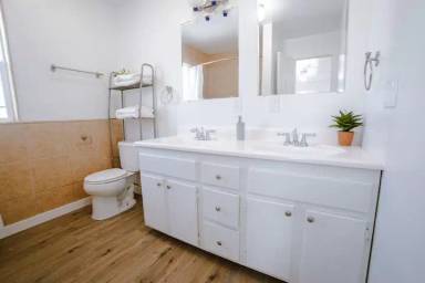 Main picture of 5648 Berkshire Dr