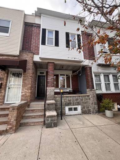 Main picture of 2432 S 3rd St
