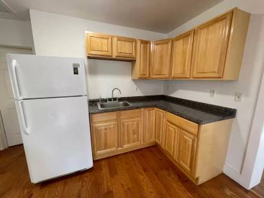 Main picture of 131 E Quincy St
