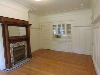 Main picture of 2128 Larkin St