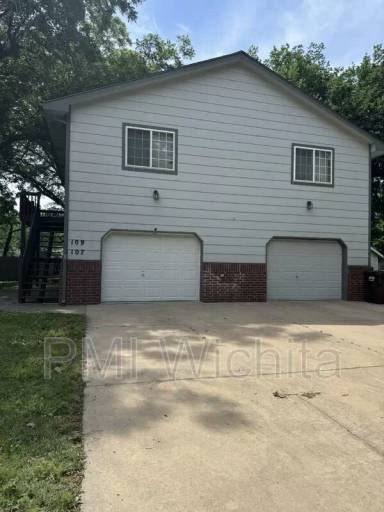 Main picture of 107 S Gordon St
