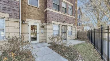 Main picture of 4108 S Drexel Blvd