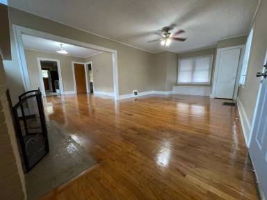 Main picture of 2734 Duncan St