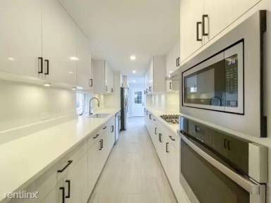 Main picture of 2034 W Le Moyne St