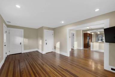 Main picture of 168 Elm St