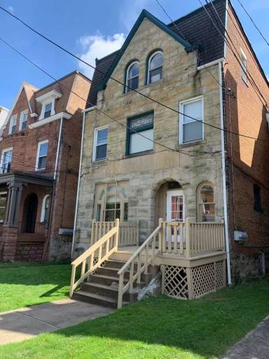 Main picture of 5526 Howe St