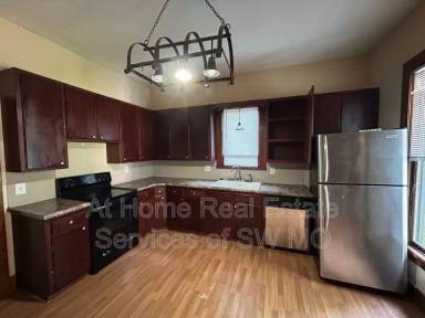 Main picture of 818 W Monroe Ter