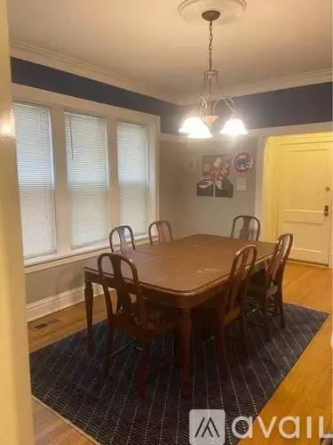 Main picture of 5249 W Montrose Ave