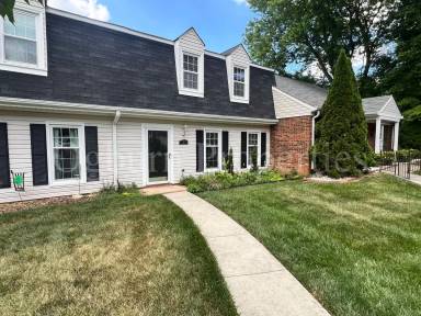 Main picture of 125 Saint Johns Ct