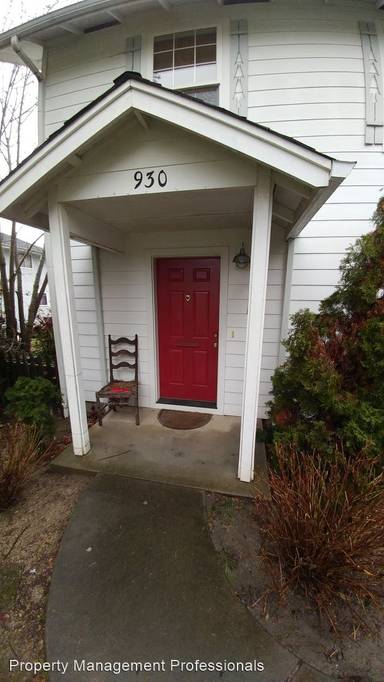 Main picture of 930 NE 10th St