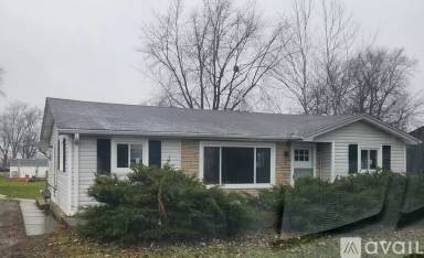 Main picture of 910 W Windsor Ave