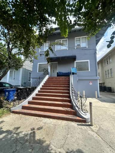 Main picture of 1009 Broadway St