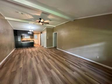 Main picture of 4000 Brewster Rd