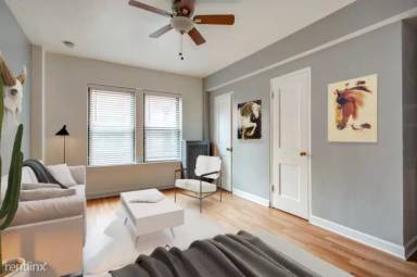 Main picture of 1120 N LaSalle Dr Apartments