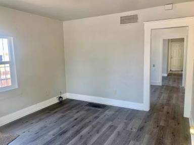 Main picture of 212 E Oneil Ave