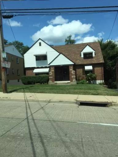Main picture of 2772 Queen City Ave