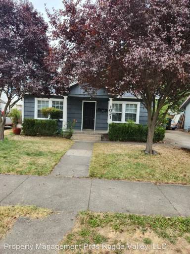 Main picture of 1021 W 11th St
