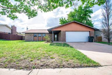 Main picture of 2001 Eisenhower Dr