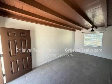 Main picture of 3001-3015 E La Madera Dr