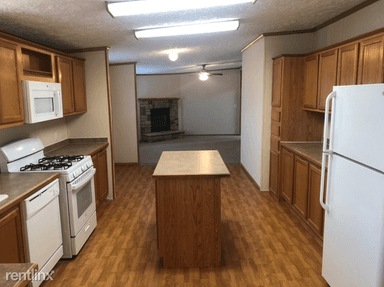 Main picture of 23049 Aspen Blvd