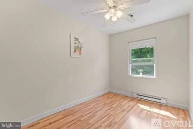 Main picture of 121 Carnival Dr