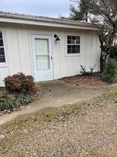 Main picture of 2104 E Main St