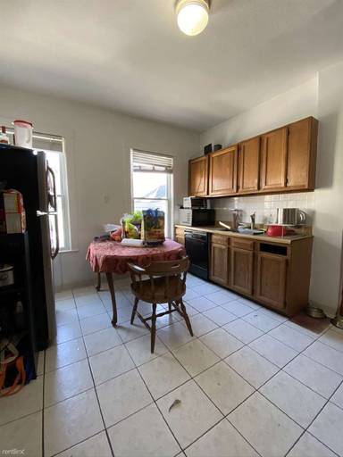 Main picture of 181 Fellsway W