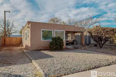 Main picture of 221 Girard Blvd SE