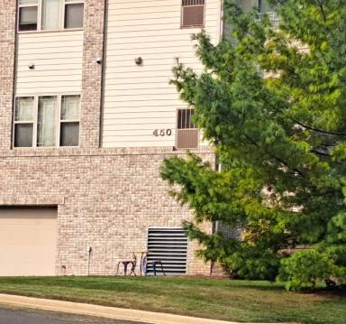 Main picture of 450 N Silverbrook Dr