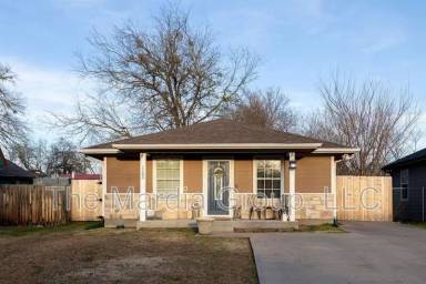 Main picture of 1105 N Branch St