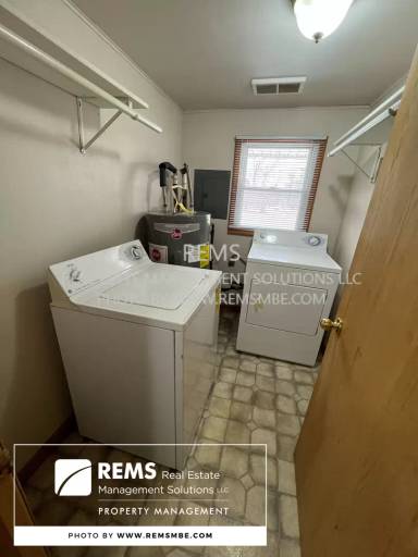Main picture of 151 W Adams St