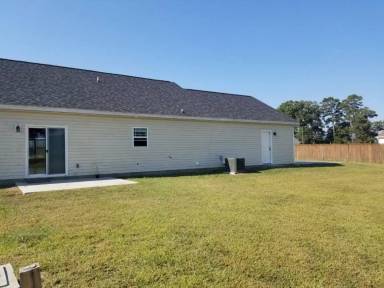 Main picture of 102 N Landing Dr