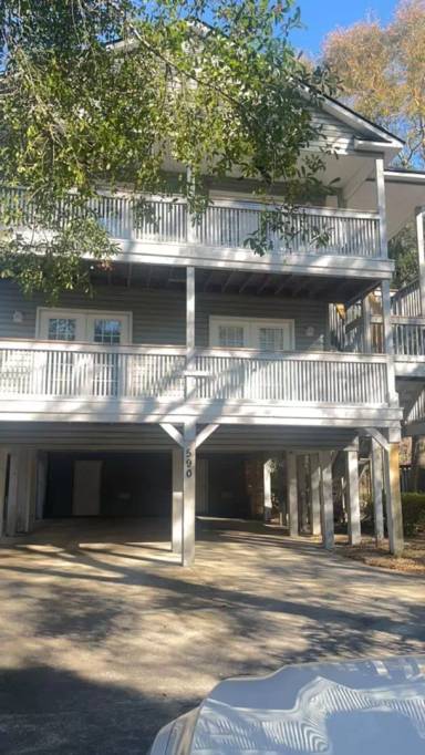 Main picture of 590 Hammock Ave