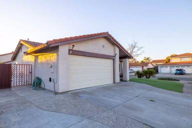 Main picture of 33000 McKeown St